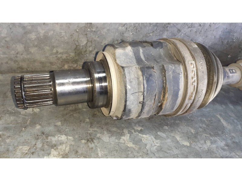 Recambio de transmision delantera izquierda para toyota avensis berlina (t25) referencia OEM IAM 73323BJ104 4342005371 EUJ104BP1