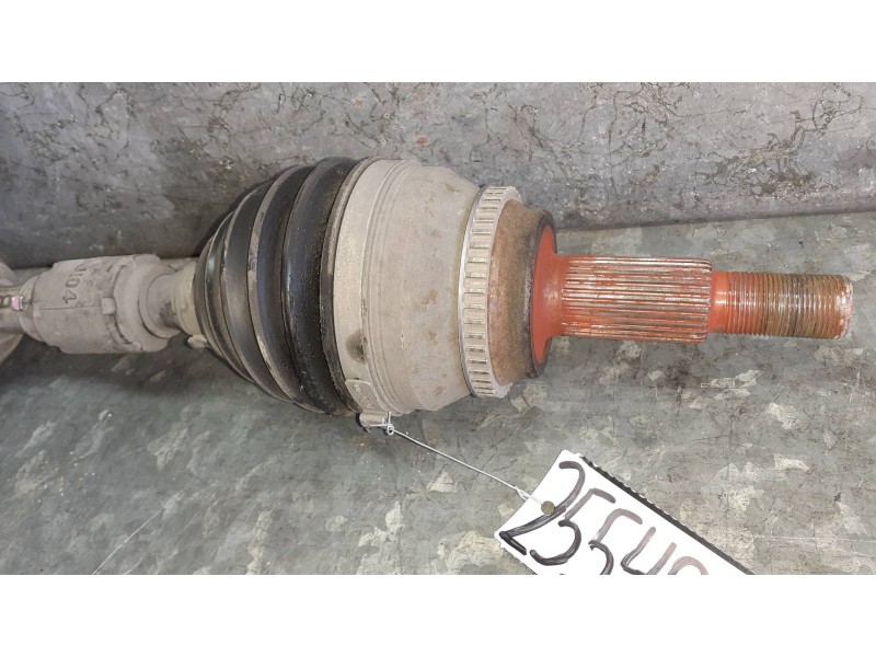 Recambio de transmision delantera izquierda para toyota avensis berlina (t25) referencia OEM IAM 73323BJ104 4342005371 EUJ104BP1