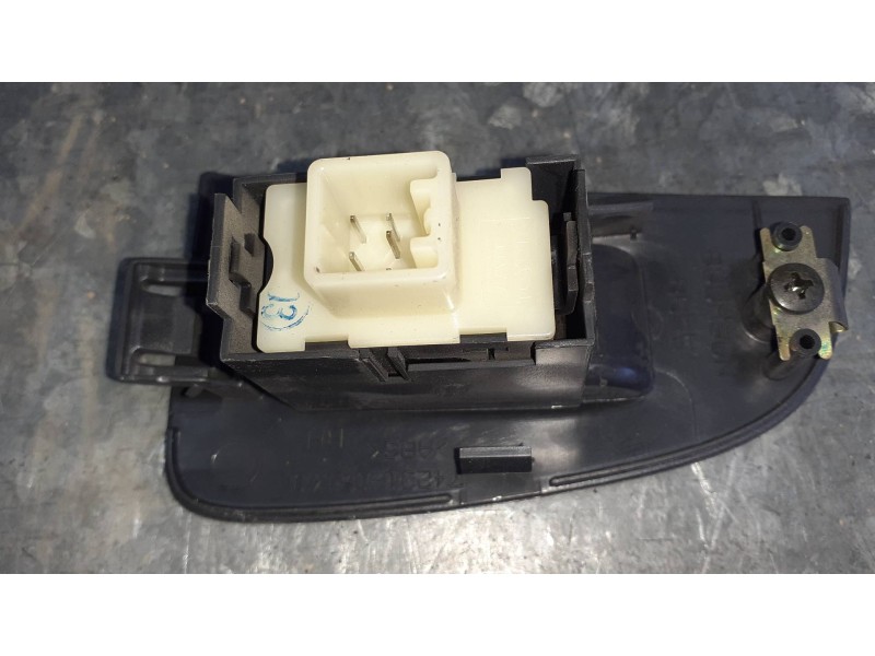 Recambio de mando elevalunas delantero derecho para toyota avensis berlina (t25) referencia OEM IAM 7423105140  