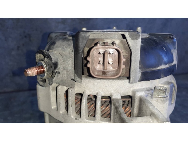 Recambio de alternador para toyota avensis berlina (t25) referencia OEM IAM F86214521 100A 