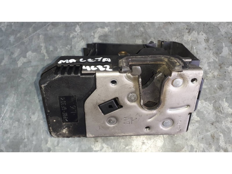 Recambio de cerradura maletero / porton para opel vivaro referencia OEM IAM 8200282323 93851810 