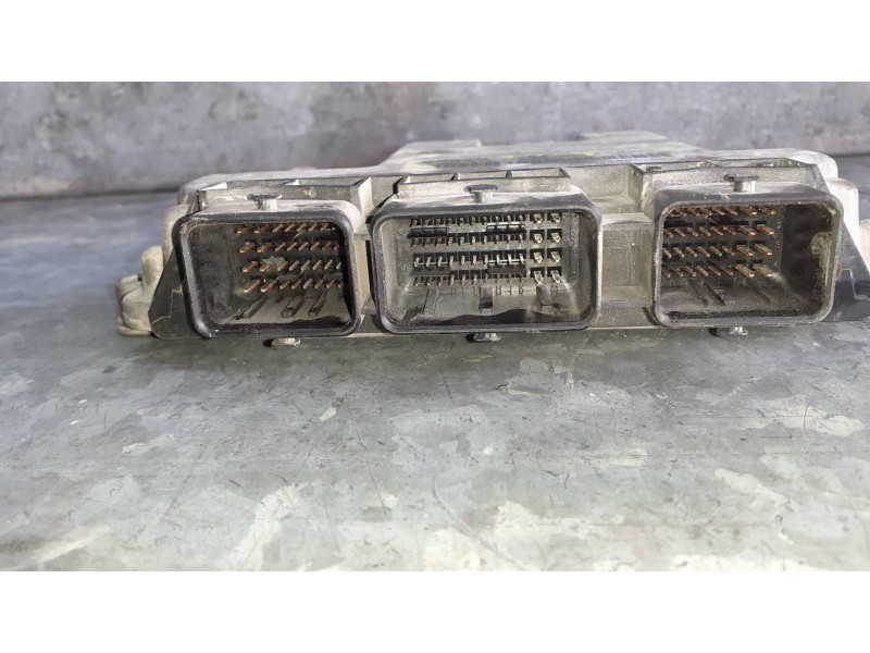 Recambio de centralita motor uce para opel vivaro referencia OEM IAM 0281011529 8200051608 BOSCH