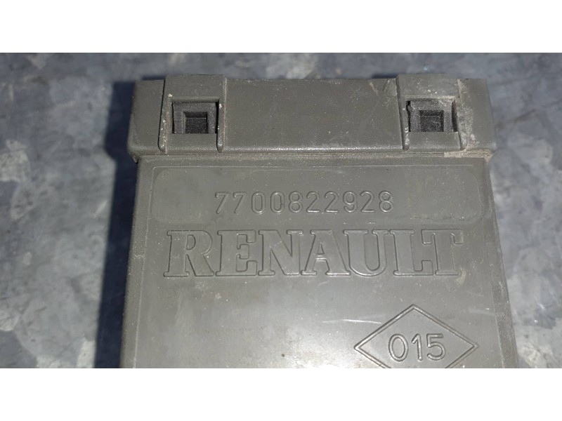 Recambio de modulo electronico para opel vivaro referencia OEM IAM 7700822928  