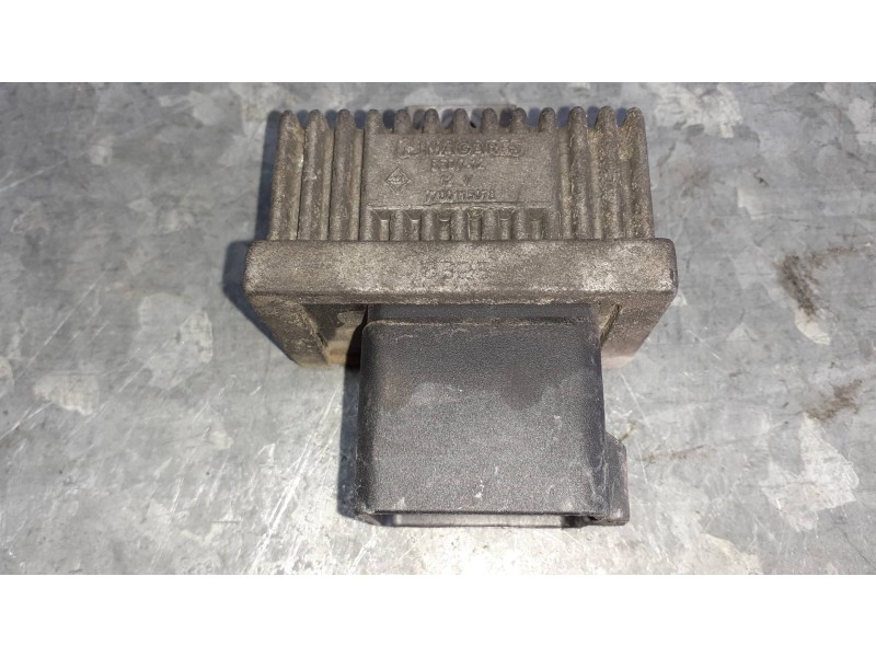 Recambio de caja precalentamiento para opel vivaro referencia OEM IAM 7700115078  