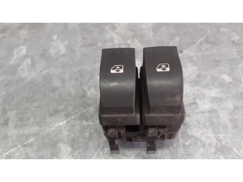 Recambio de mando elevalunas delantero izquierdo para opel vivaro referencia OEM IAM 057319A 9118 