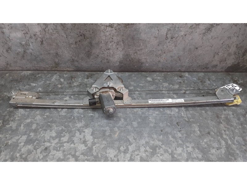 Recambio de elevalunas delantero derecho para opel vivaro referencia OEM IAM 7700311821 ELECTRICO CON MOTOR