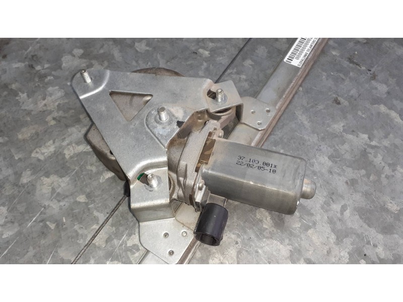 Recambio de elevalunas delantero derecho para opel vivaro referencia OEM IAM 7700311821 ELECTRICO CON MOTOR
