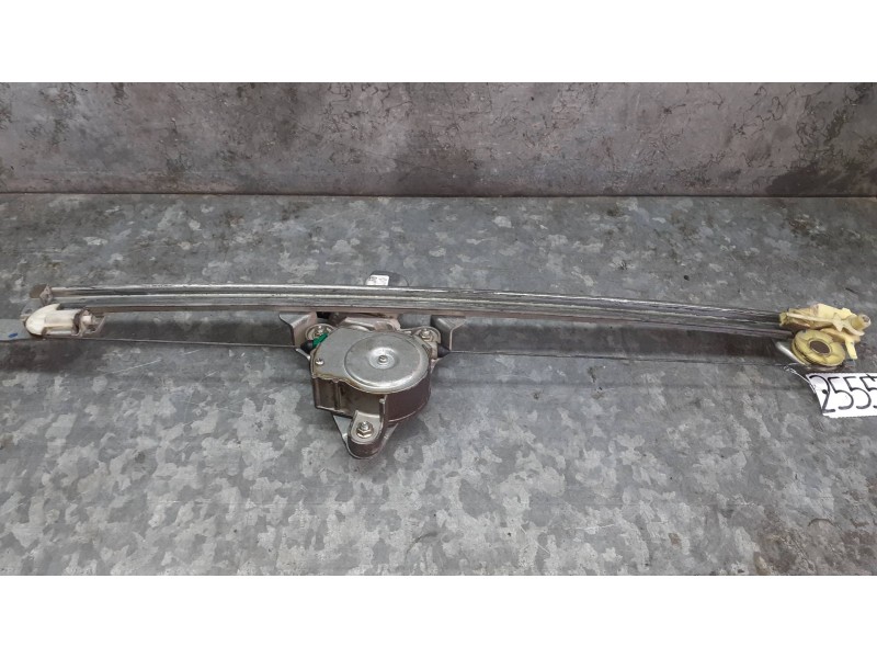 Recambio de elevalunas delantero derecho para opel vivaro referencia OEM IAM 7700311821 ELECTRICO CON MOTOR