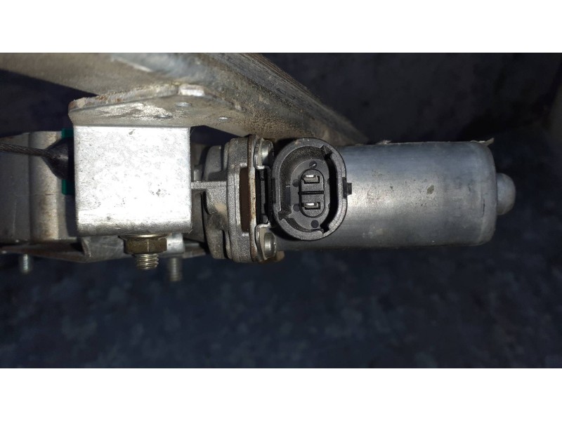 Recambio de elevalunas delantero izquierdo para opel vivaro referencia OEM IAM 7700311820 ELECTRICO CON MOTOR