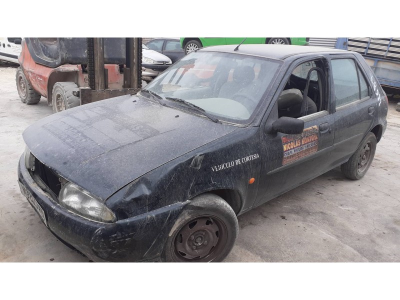ford fiesta berlina del año 1998