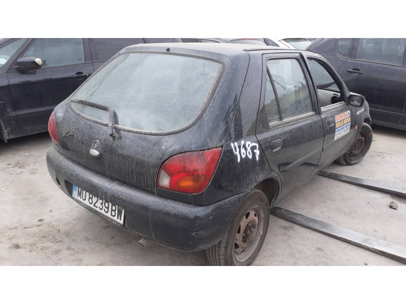 ford fiesta berlina del año 1998