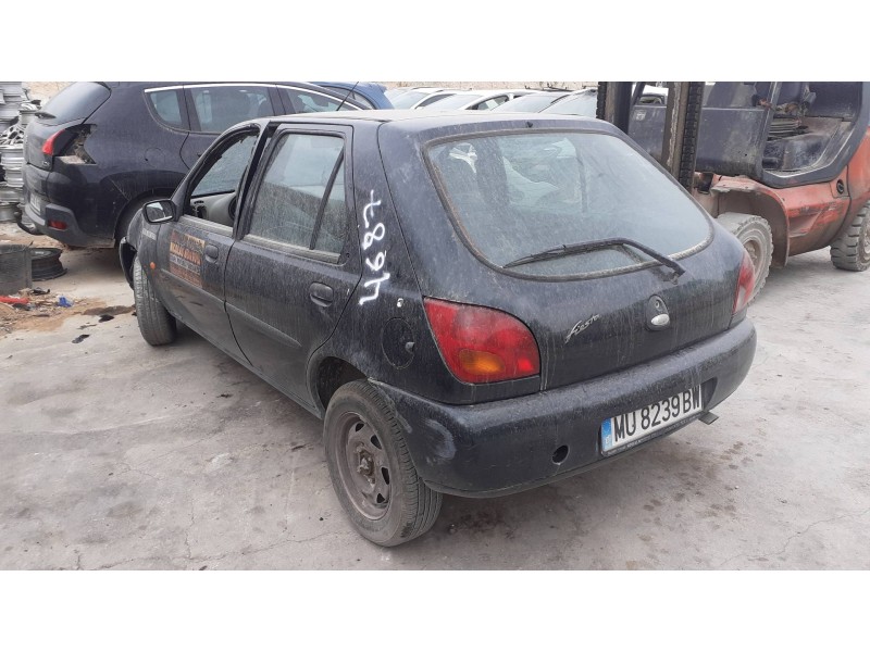 ford fiesta berlina del año 1998