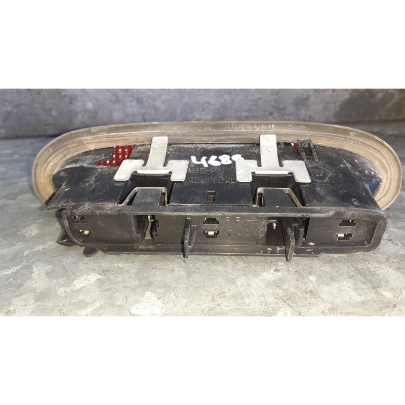 Recambio de luz central de freno para renault clio i fase i+ii (b/c57) referencia OEM IAM 7700847733  