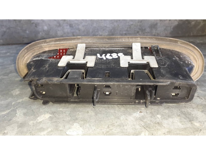 Recambio de luz central de freno para renault clio i fase i+ii (b/c57) referencia OEM IAM 7700847733  