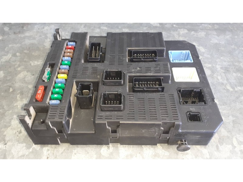 Recambio de caja reles / fusibles para citroen c3 referencia OEM IAM 9659285380  