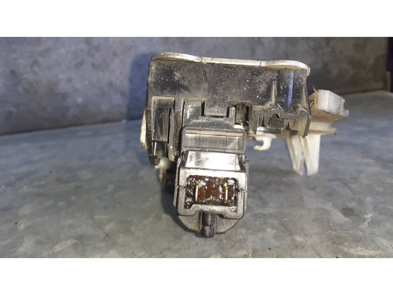 Recambio de cerradura puerta delantera derecha para dacia duster ambiance 4x2 referencia OEM IAM 2917B  