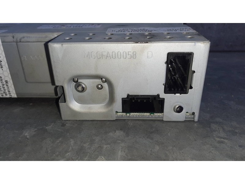 Recambio de sistema audio / radio cd para audi a4 ber. (b8) básico referencia OEM IAM 8T1035110C  