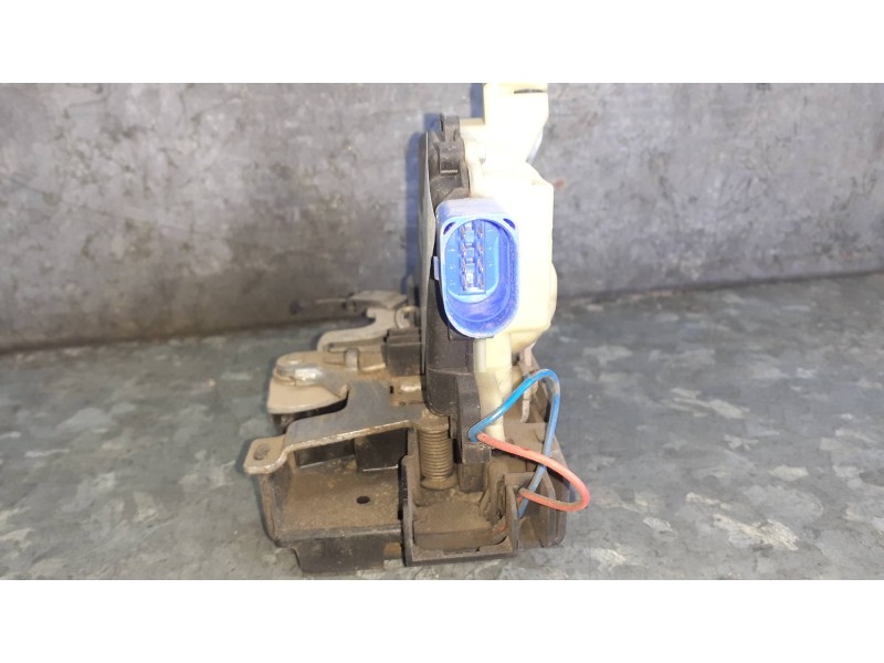 Recambio de cerradura puerta delantera derecha para seat ibiza (6l1) referencia OEM IAM 3B1837016CC  8 PINES
