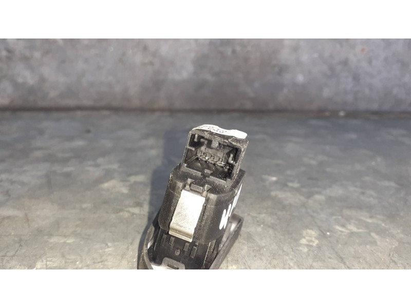 Recambio de mando bloqueo puertas para audi a4 ber. (b8) básico referencia OEM IAM 8K1962107  4 PINES