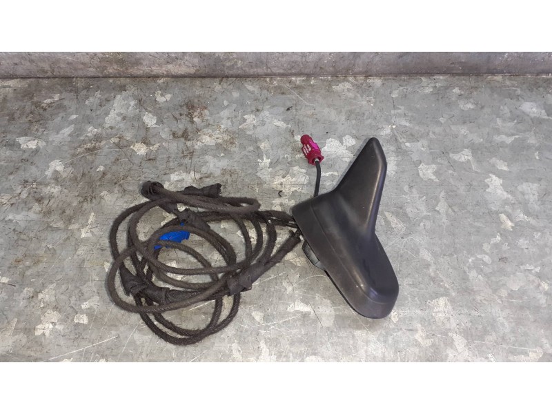 Recambio de antena para audi a4 ber. (b8) básico referencia OEM IAM 8K5035503A  