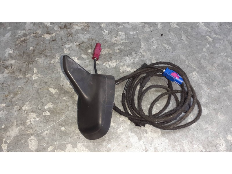 Recambio de antena para audi a4 ber. (b8) básico referencia OEM IAM 8K5035503A  