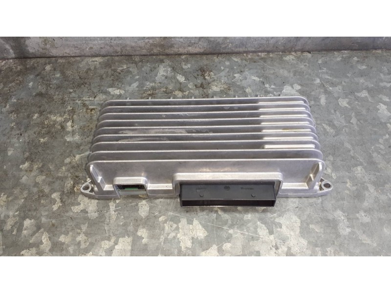 Recambio de amplificador de sonido para audi a4 ber. (b8) básico referencia OEM IAM 8T0035223G  