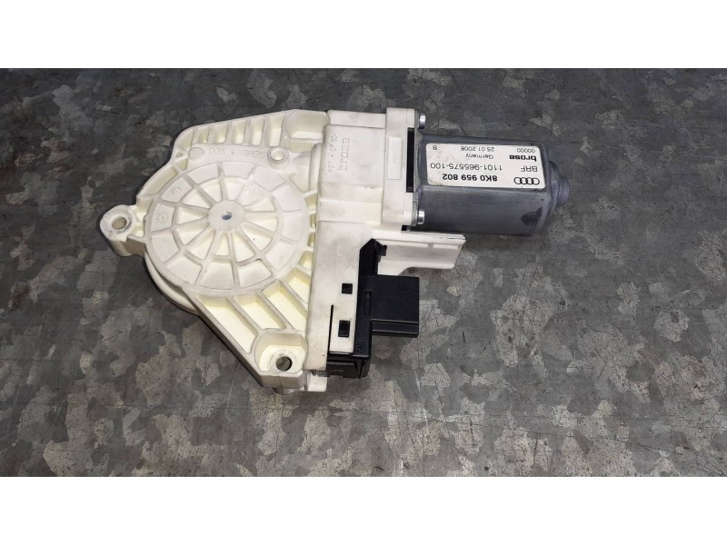 Recambio de motor elevalunas delantero derecho para audi a4 ber. (b8) básico referencia OEM IAM 8K0959802  