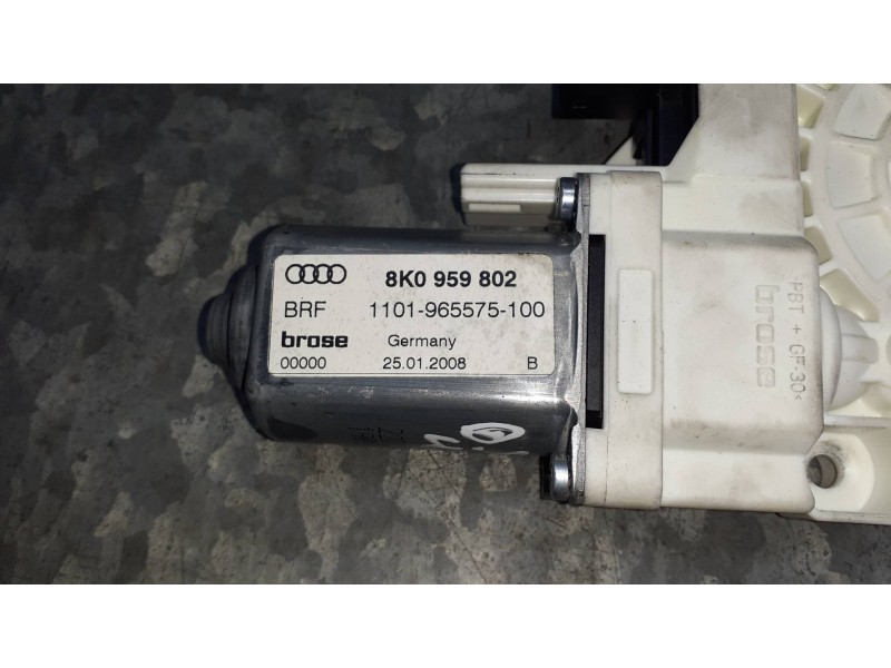 Recambio de motor elevalunas delantero derecho para audi a4 ber. (b8) básico referencia OEM IAM 8K0959802  