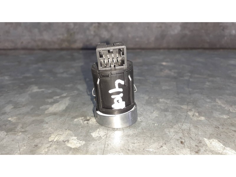 Recambio de mando start/ stop para audi a4 ber. (b8) básico referencia OEM IAM 8K0905217  4 PINES