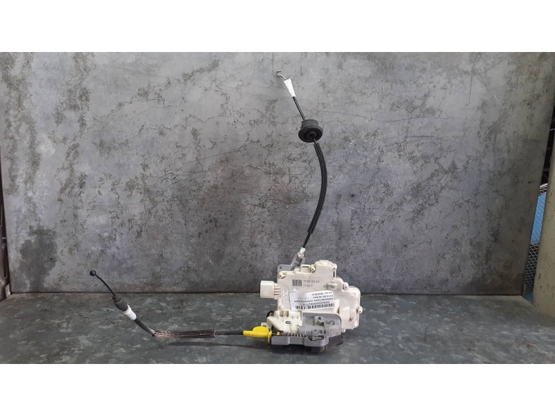 Recambio de cerradura puerta trasera izquierda para audi a4 ber. (b8) básico referencia OEM IAM 8K0839015  7 PINES