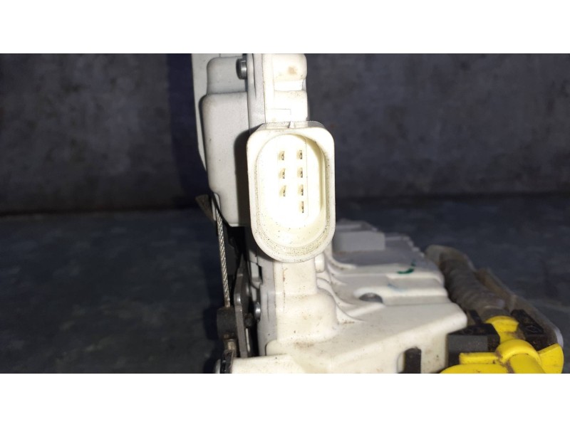 Recambio de cerradura puerta trasera izquierda para audi a4 ber. (b8) básico referencia OEM IAM 8K0839015  7 PINES