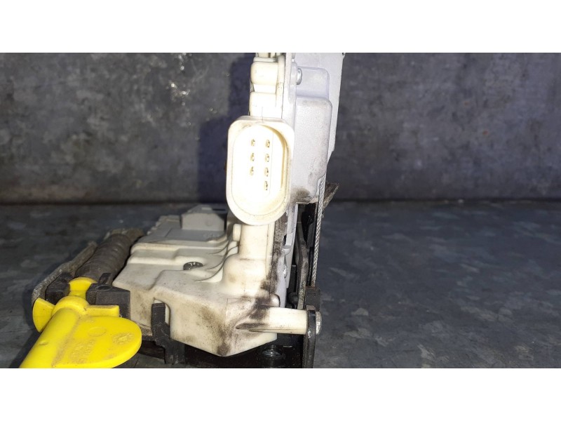 Recambio de cerradura puerta delantera derecha para audi a4 ber. (b8) básico referencia OEM IAM 8J1837016A  7 PINES