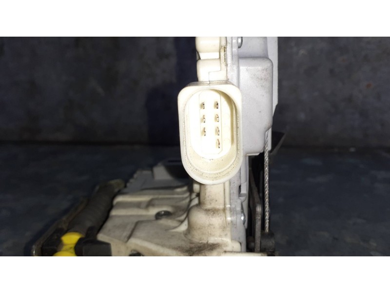 Recambio de cerradura puerta trasera derecha para audi a4 ber. (b8) básico referencia OEM IAM 8K0839016  7 PINES