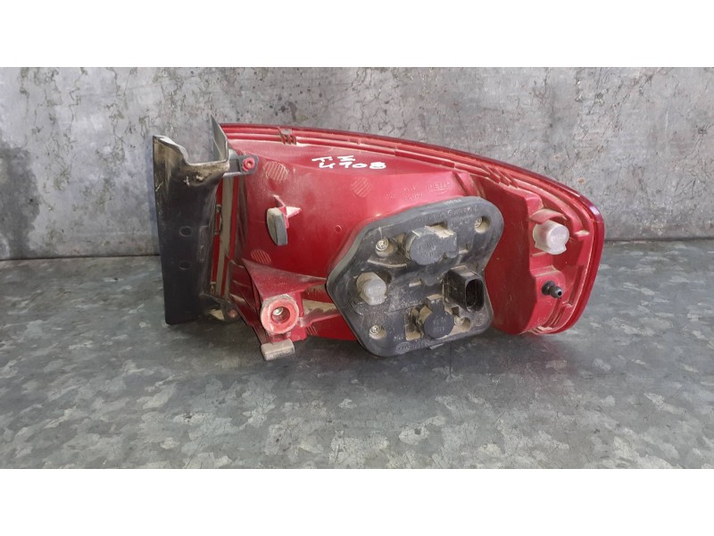 Recambio de piloto trasero izquierdo para audi a4 ber. (b8) básico referencia OEM IAM 8K5945095D  