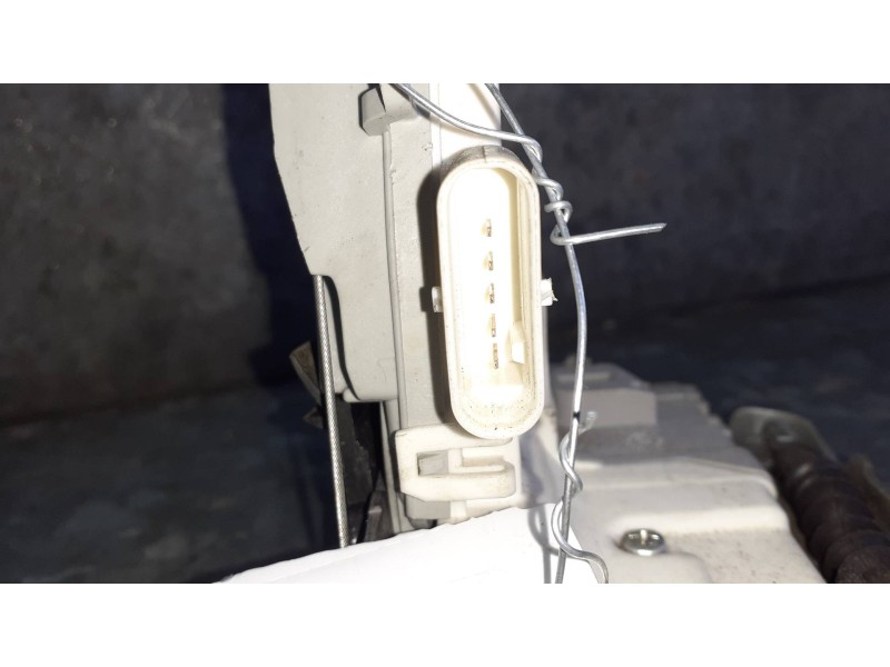 Recambio de cerradura puerta trasera izquierda para audi a4 berlina (8w2) referencia OEM IAM   5 PINES