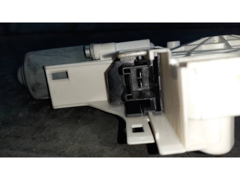 Recambio de motor elevalunas trasero izquierdo para audi a4 berlina (8w2) referencia OEM IAM 8K0959811A  