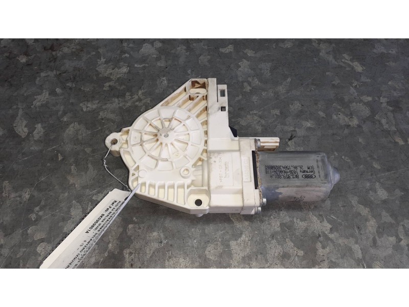 Recambio de motor elevalunas delantero izquierdo para audi a4 berlina (8w2) referencia OEM IAM 8K0959801A  