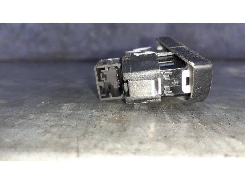 Recambio de mando bloqueo puertas para audi a4 berlina (8w2) referencia OEM IAM 8K1962107A  4 PINES