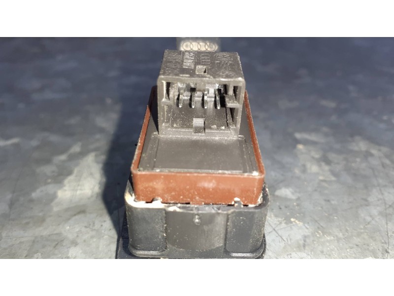 Recambio de interruptor para audi a4 berlina (8w2) referencia OEM IAM 8K0959831B  MALETERO