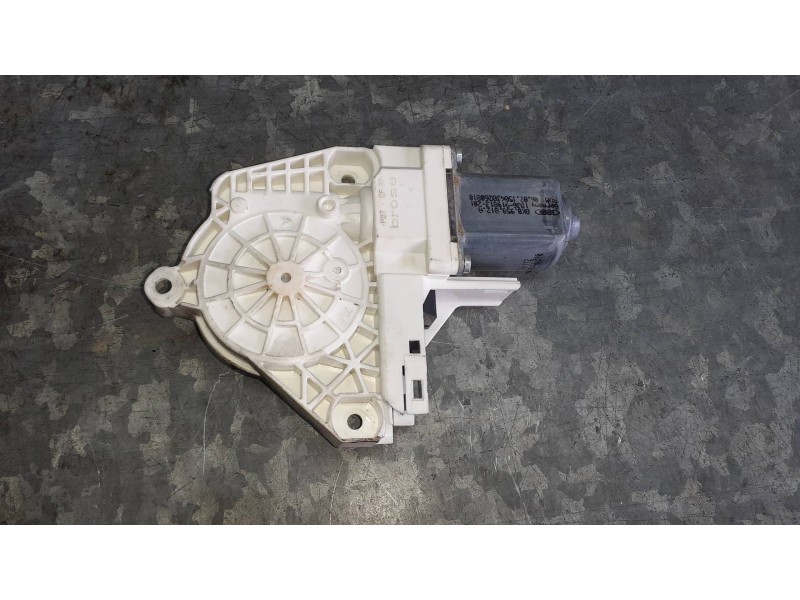 Recambio de motor elevalunas trasero derecho para audi a4 berlina (8w2) referencia OEM IAM 8K0959812A  