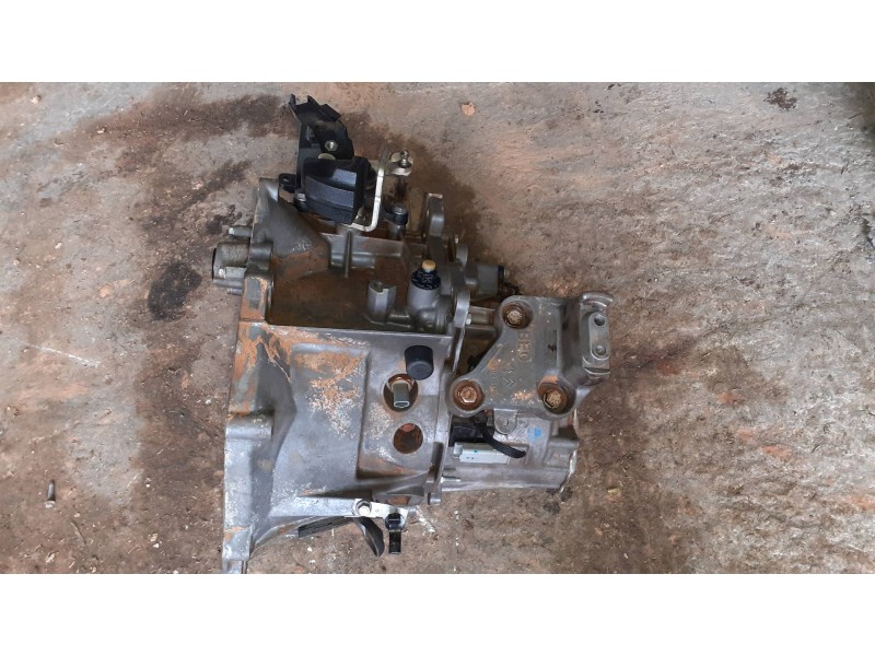 Recambio de caja cambios para peugeot rifter referencia OEM IAM 20V260  