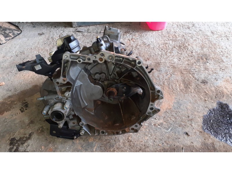 Recambio de caja cambios para peugeot rifter referencia OEM IAM 20V260  