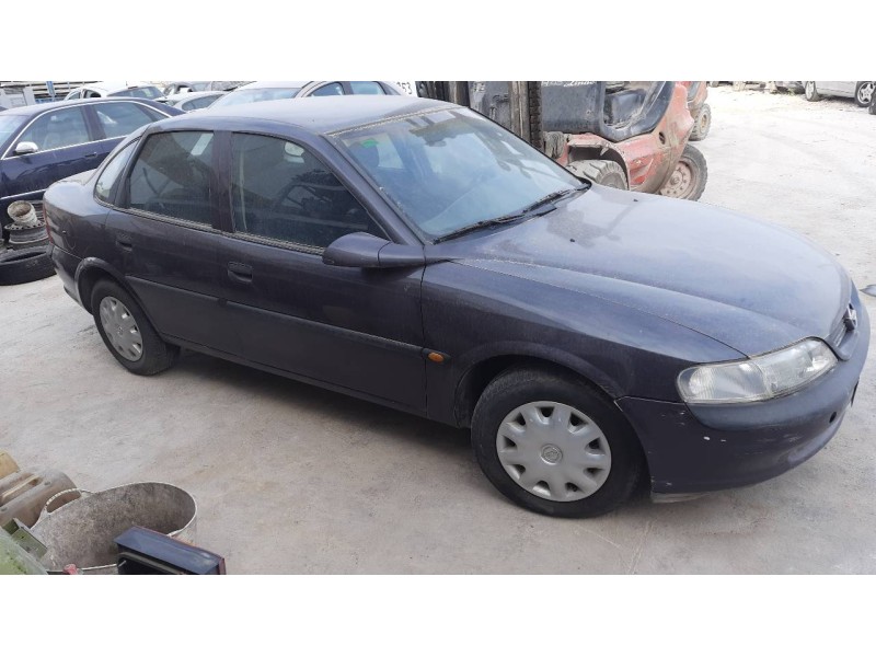 opel vectra b berlina del año 1996