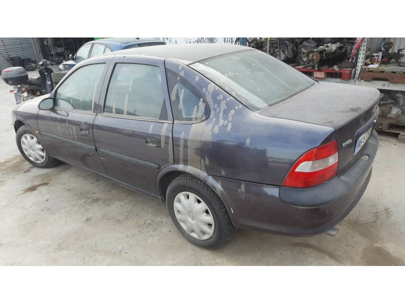 opel vectra b berlina del año 1996