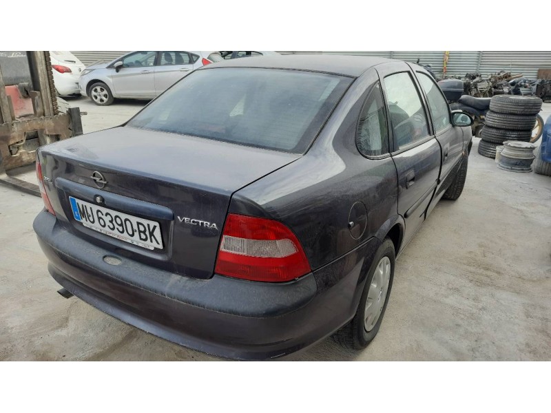 opel vectra b berlina del año 1996