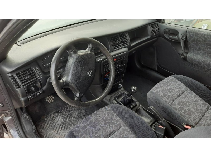 opel vectra b berlina del año 1996
