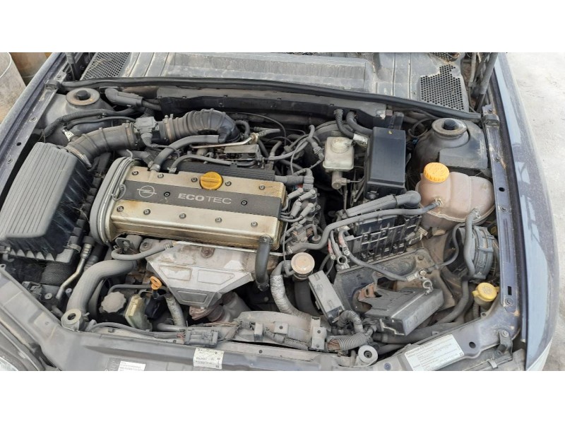 opel vectra b berlina del año 1996