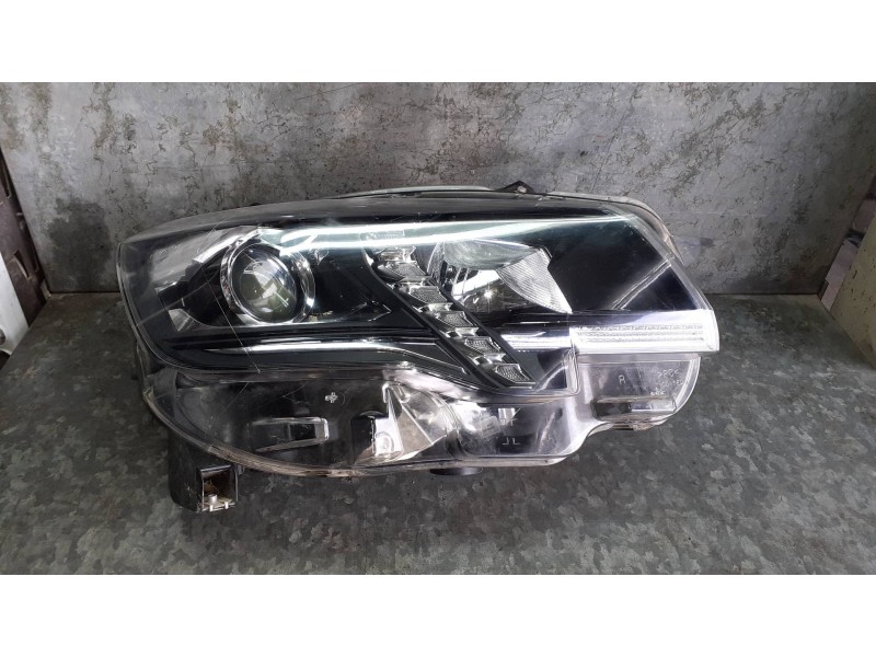 Recambio de faro derecho para peugeot rifter referencia OEM IAM 16804  16806