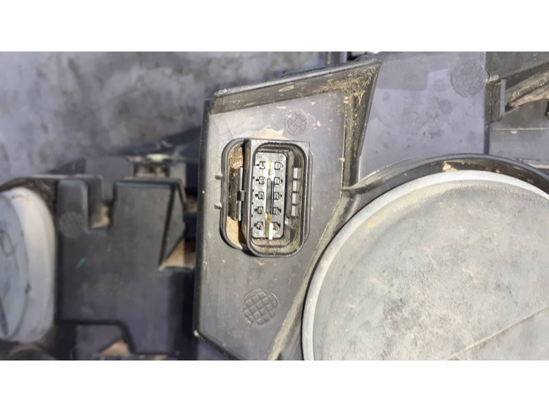 Recambio de faro derecho para peugeot rifter referencia OEM IAM 16804  16806