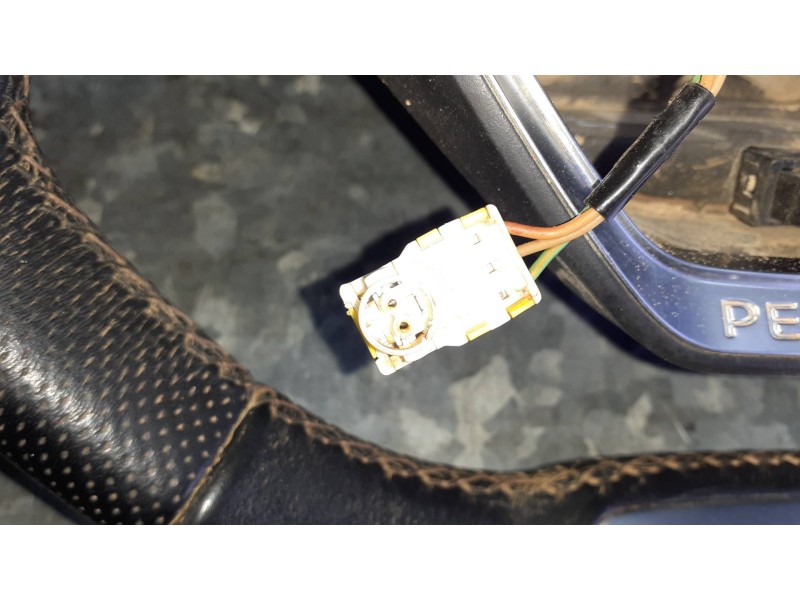 Recambio de volante para peugeot rifter referencia OEM IAM 98399745ZD  